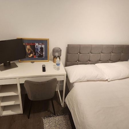 Ferienwohnung Flat With Work Station, Monitor, Smart Tv & Netflix London Exterior foto