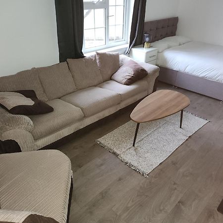 Ferienwohnung Flat With Work Station, Monitor, Smart Tv & Netflix London Exterior foto