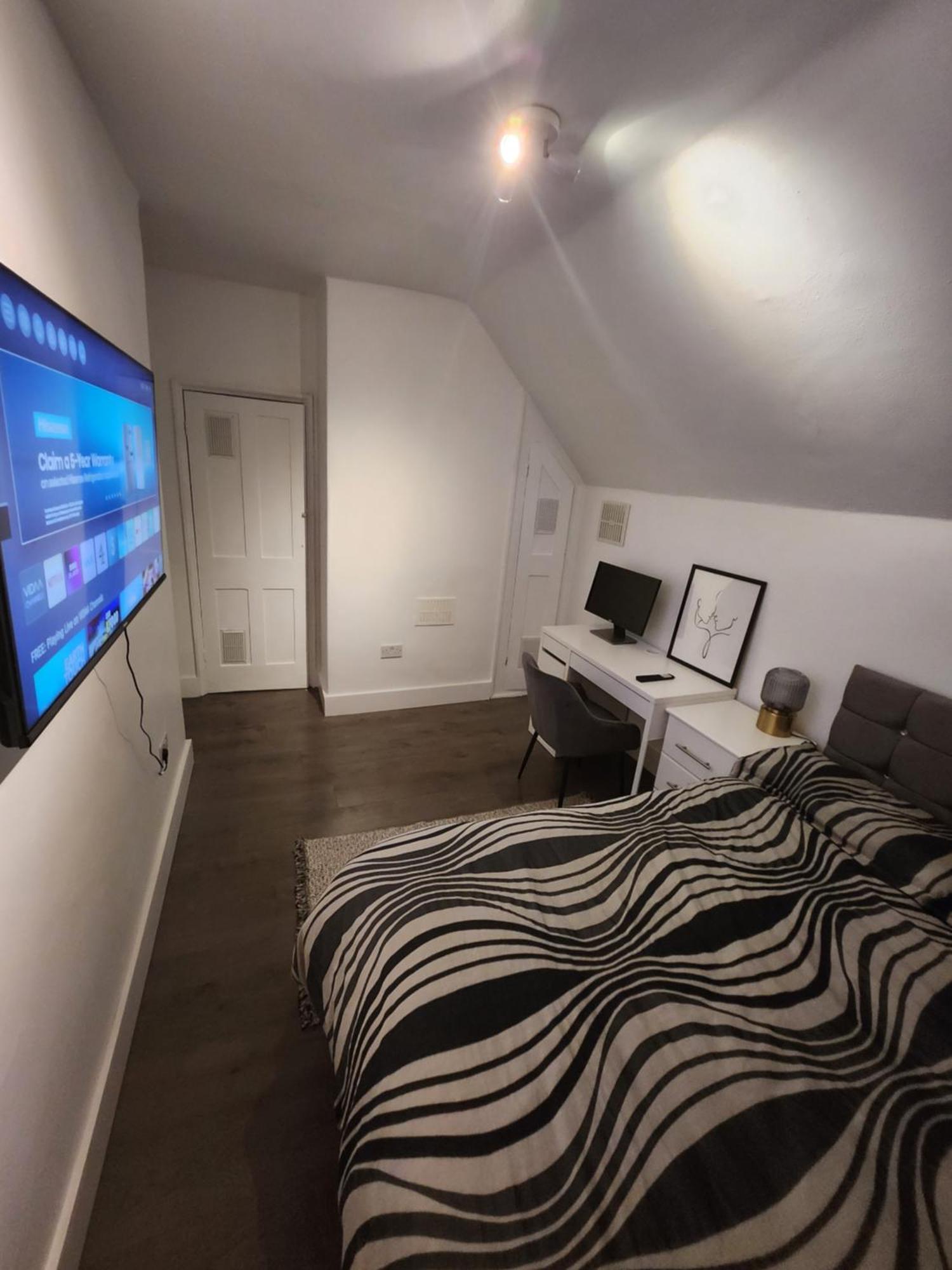 Ferienwohnung Flat With Work Station, Monitor, Smart Tv & Netflix London Exterior foto