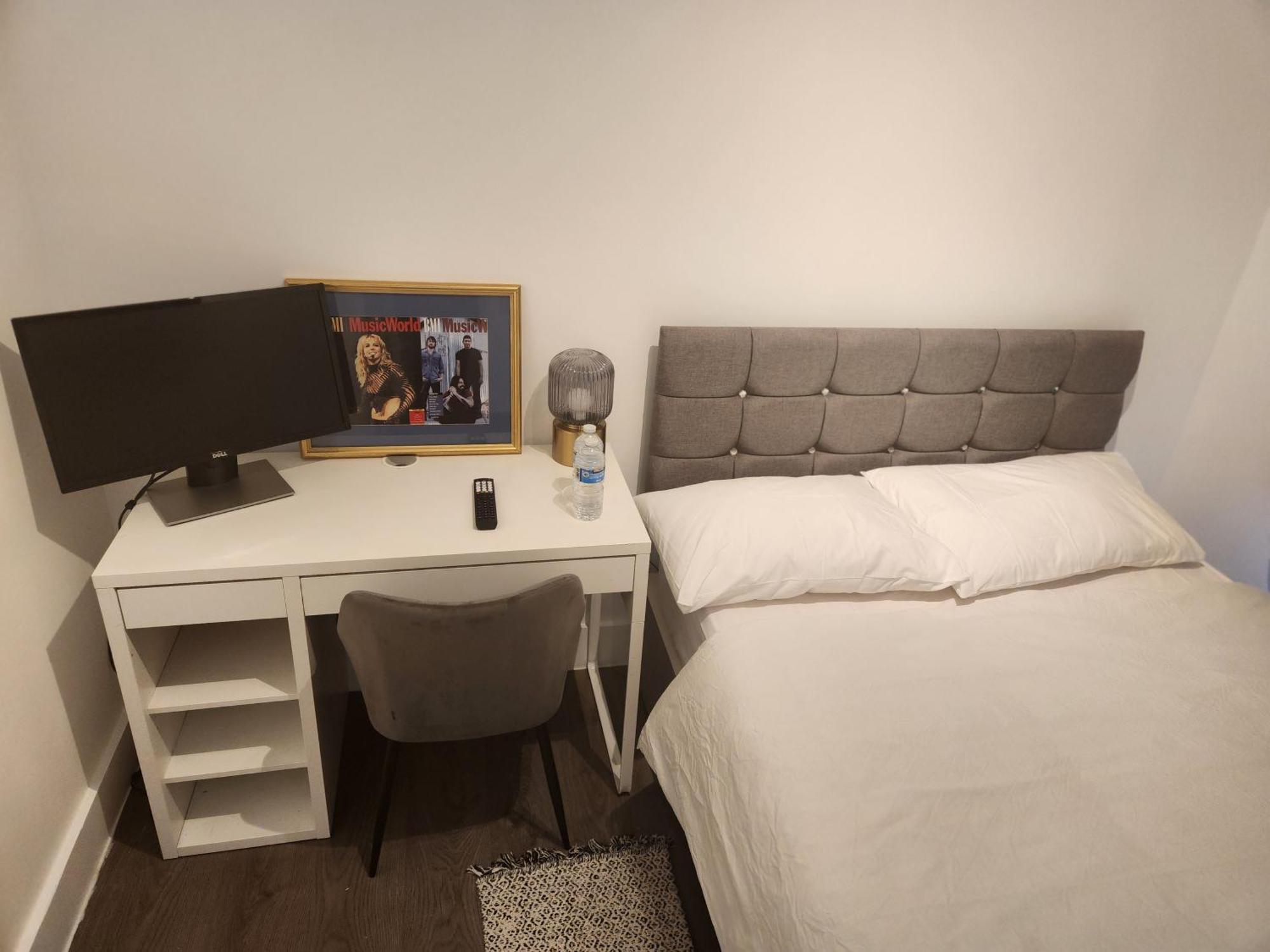 Ferienwohnung Flat With Work Station, Monitor, Smart Tv & Netflix London Exterior foto