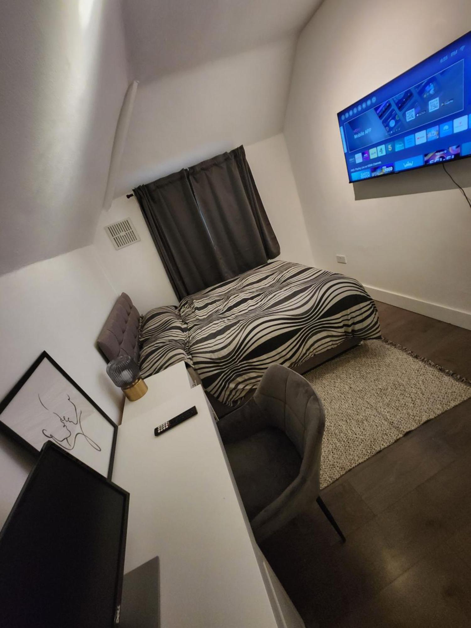 Ferienwohnung Flat With Work Station, Monitor, Smart Tv & Netflix London Exterior foto