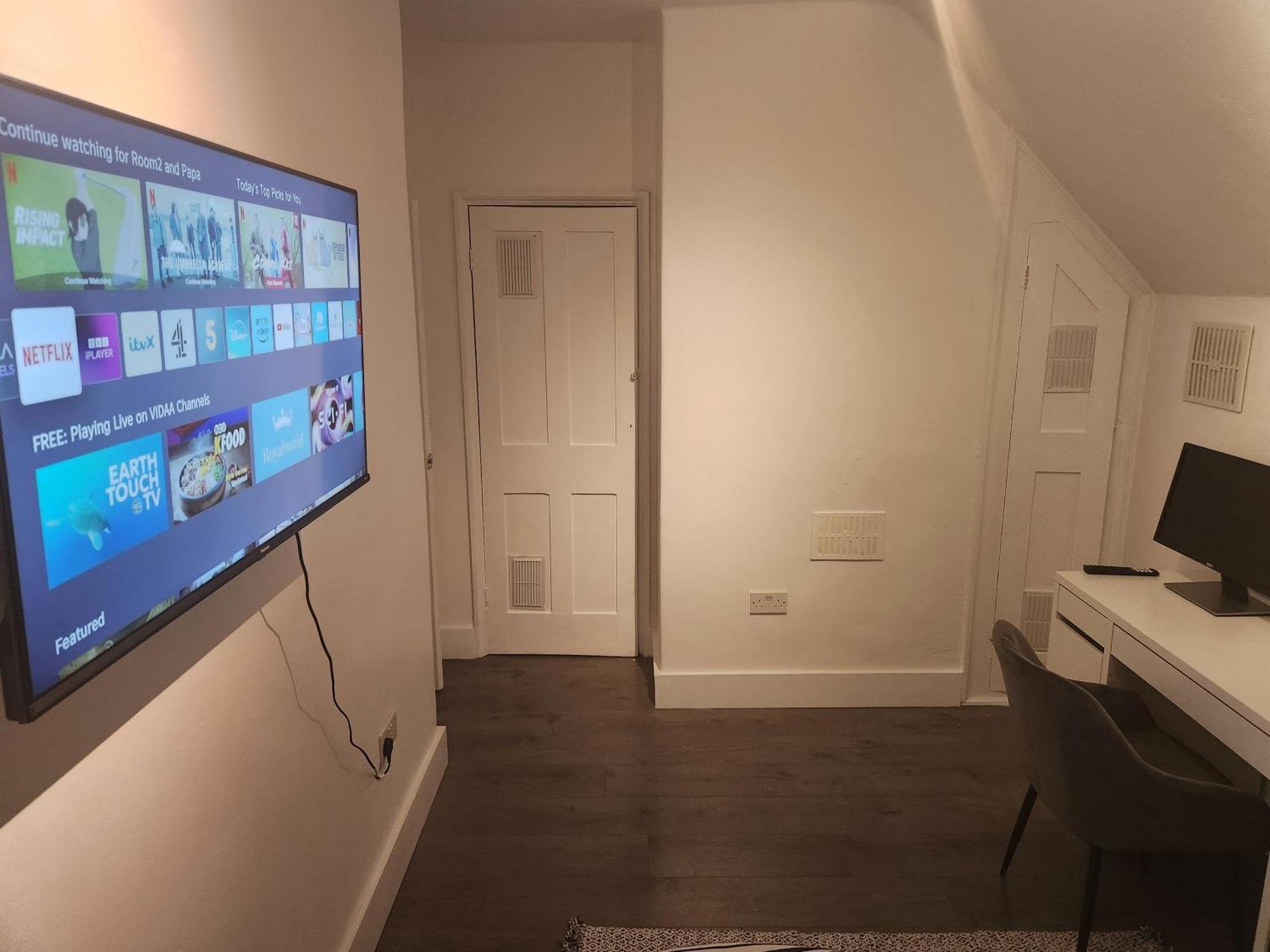 Ferienwohnung Flat With Work Station, Monitor, Smart Tv & Netflix London Exterior foto