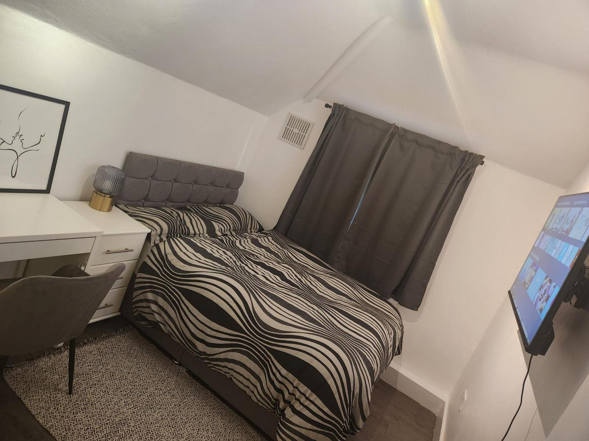 Ferienwohnung Flat With Work Station, Monitor, Smart Tv & Netflix London Exterior foto