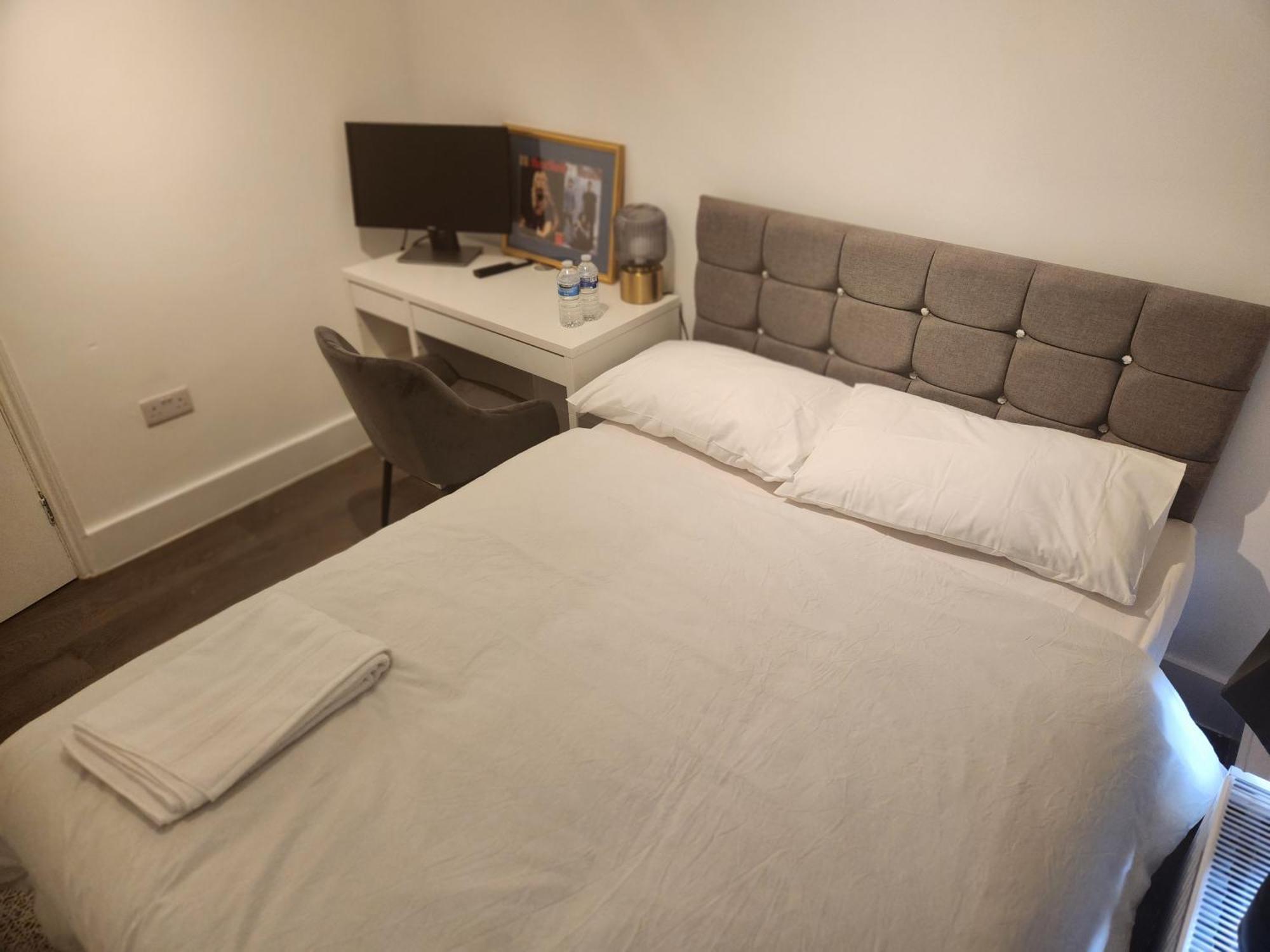 Ferienwohnung Flat With Work Station, Monitor, Smart Tv & Netflix London Exterior foto
