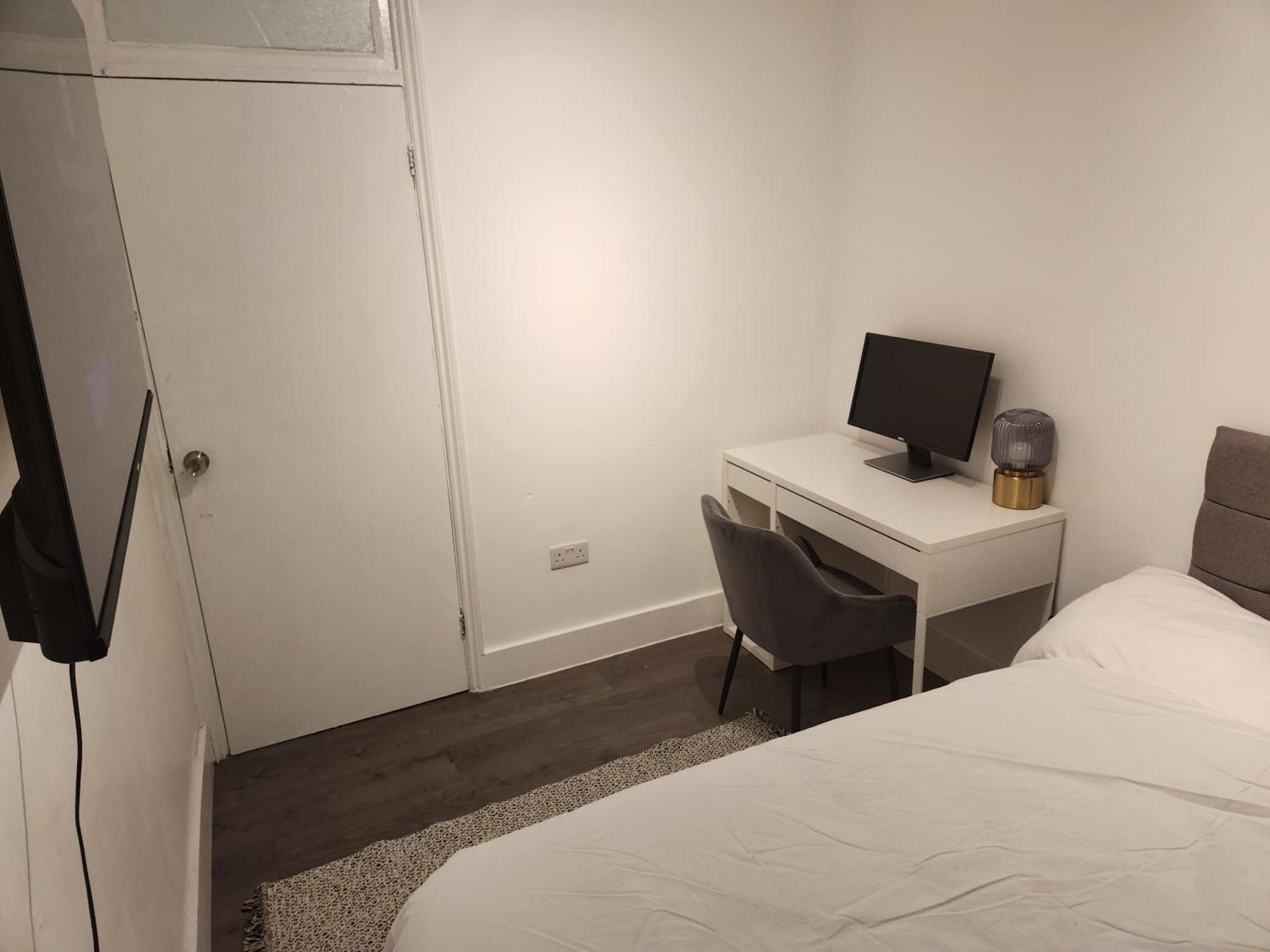 Ferienwohnung Flat With Work Station, Monitor, Smart Tv & Netflix London Exterior foto