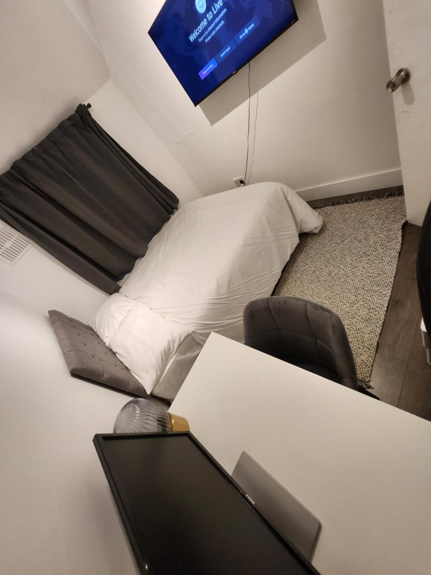 Ferienwohnung Flat With Work Station, Monitor, Smart Tv & Netflix London Exterior foto