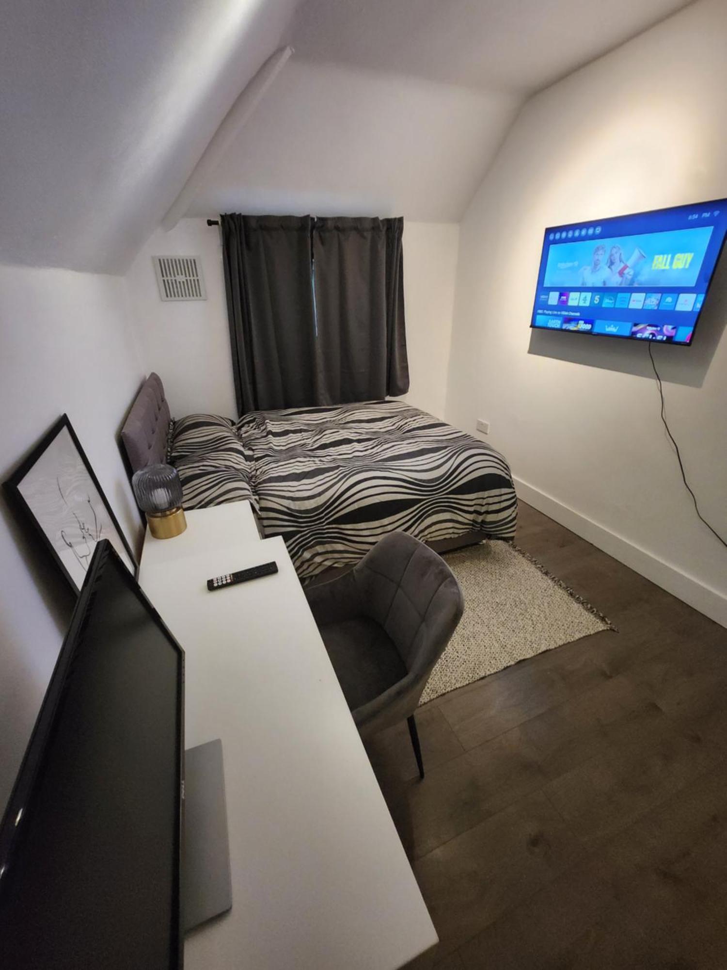 Ferienwohnung Flat With Work Station, Monitor, Smart Tv & Netflix London Exterior foto