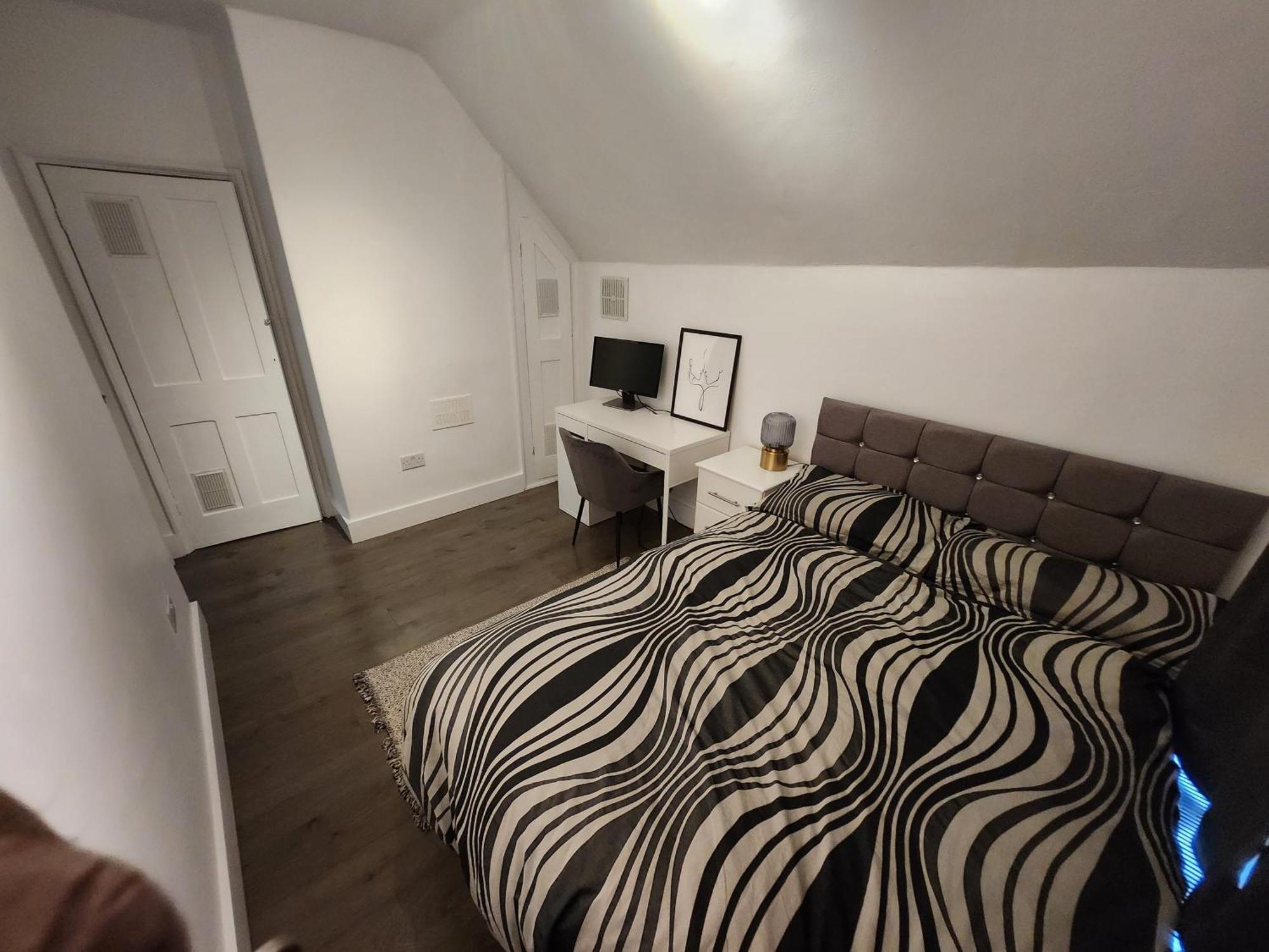 Ferienwohnung Flat With Work Station, Monitor, Smart Tv & Netflix London Exterior foto